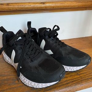 Women’s Black Vera Condor Running Shoes Size 7